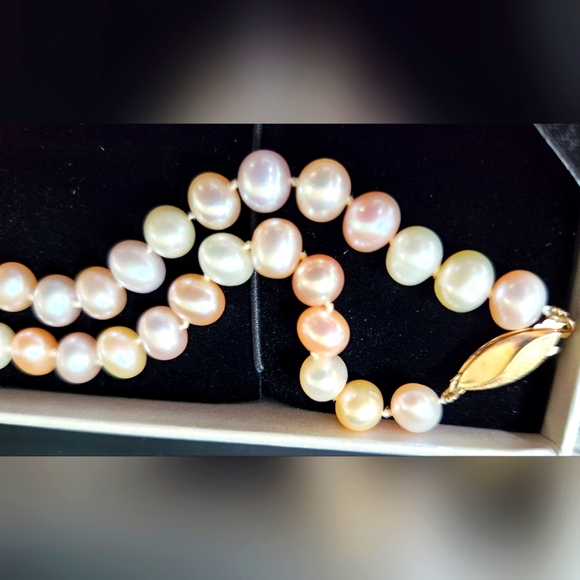 Pearl & 14k Necklace - Picture 2 of 3